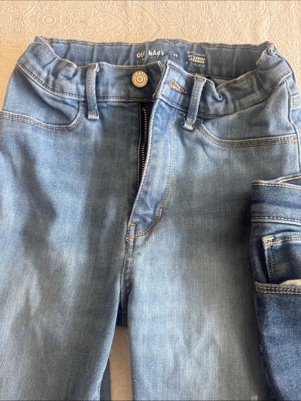Old Navy kids Distressed Skinny Jeans in Light and Dark Blue